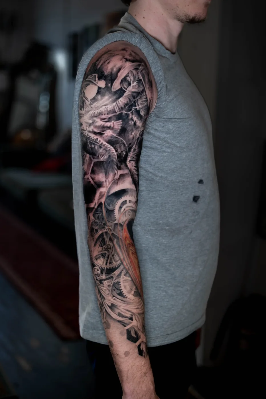 Manche complète, dragon biomécanique et engrenages réaliste — Nima Tattoo Montréal